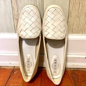 Vintage 1980s Red Cross Thatched Leather Flats